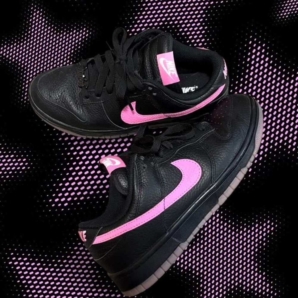 Nike Women's Black and Pink Trainers